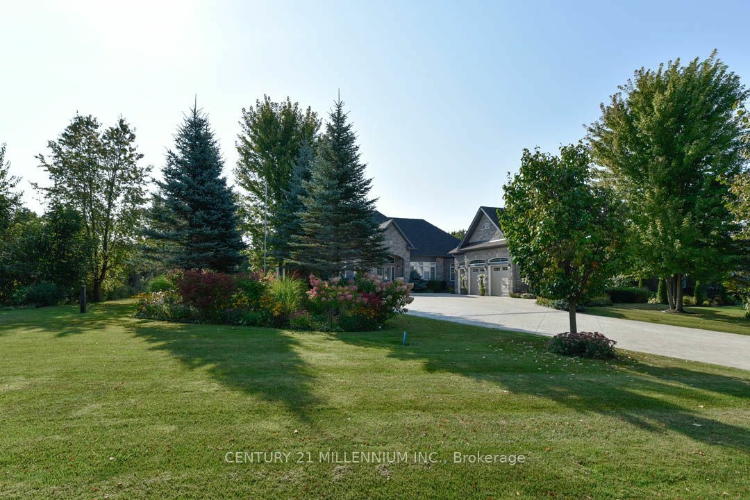 Photo de la propriété:  3 Castlewood Crt  ON L7K 0C1 