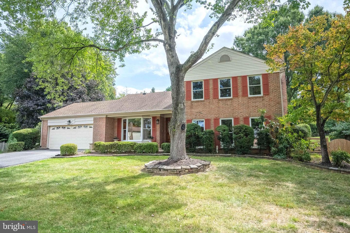 Property Photo: 1657 Lozano Drive VA 22182