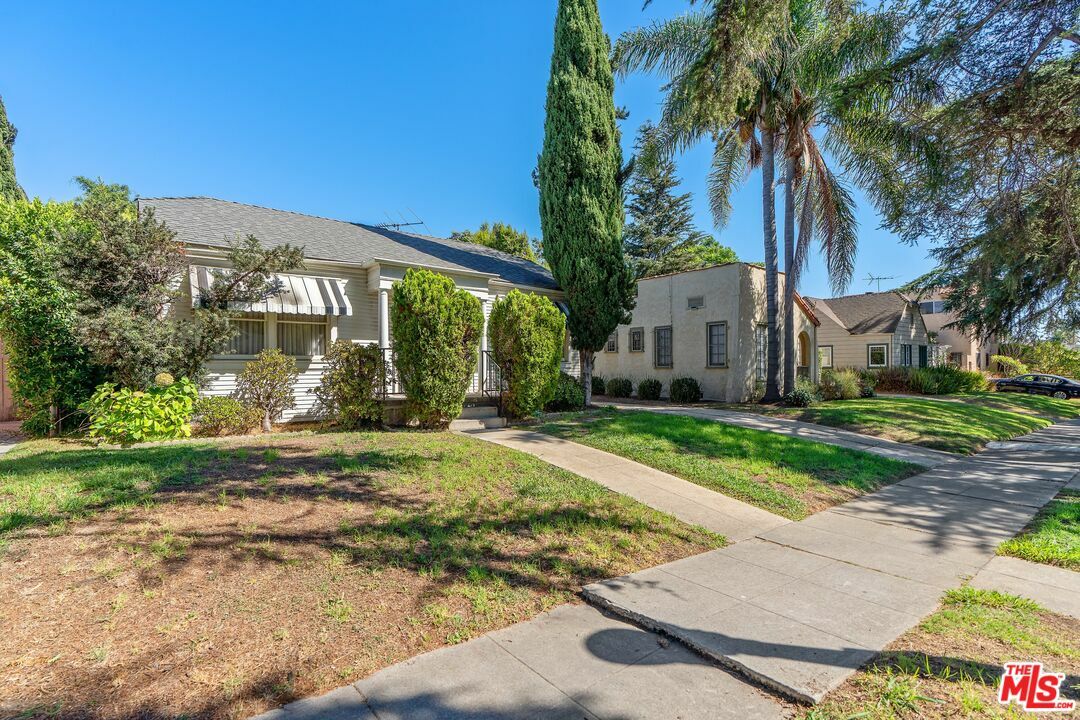 Property Photo:  412  N Irving Blvd  CA 90004 