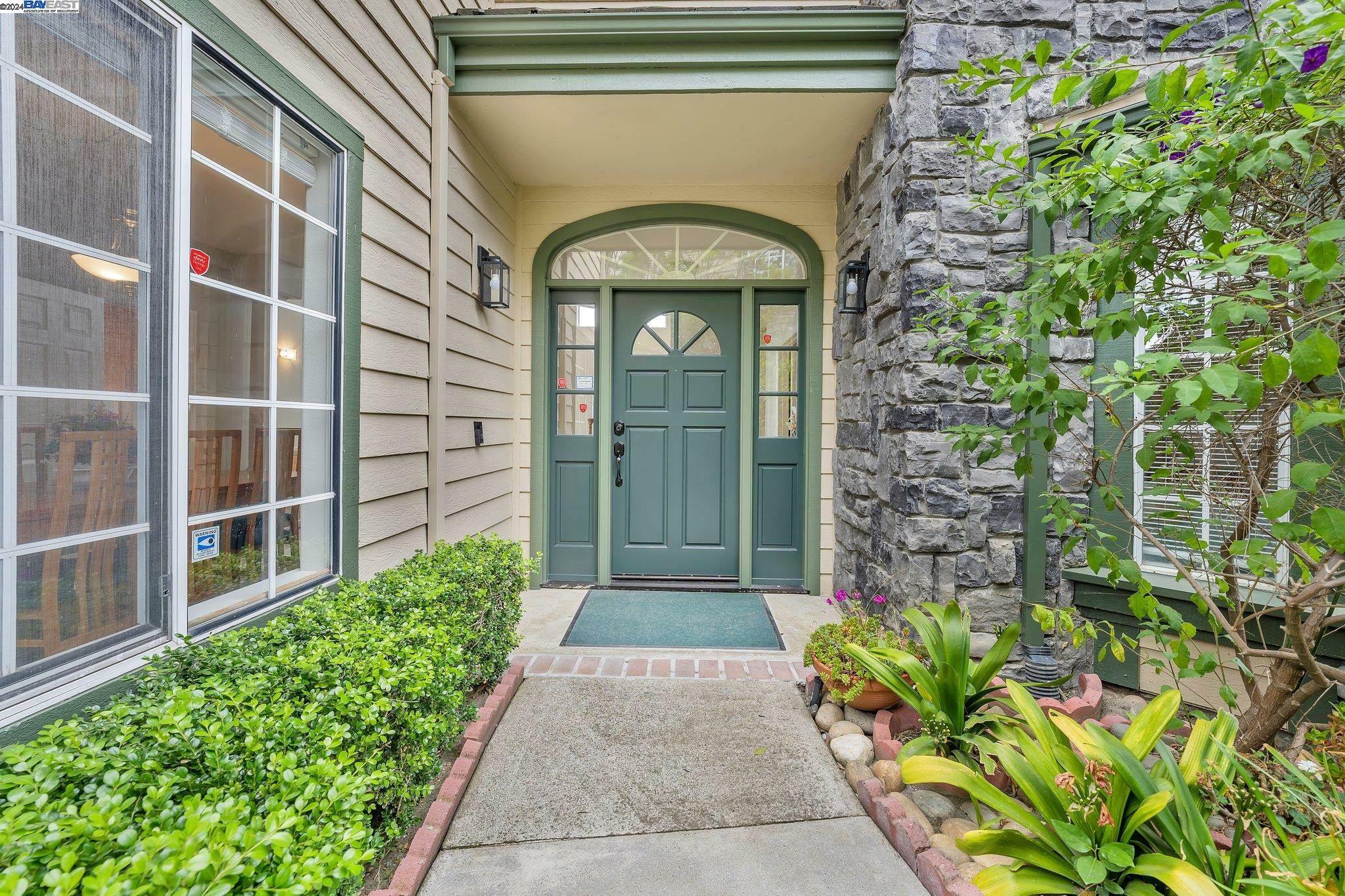 Property Photo:  38161 Canyon Oaks Ct  CA 94536 