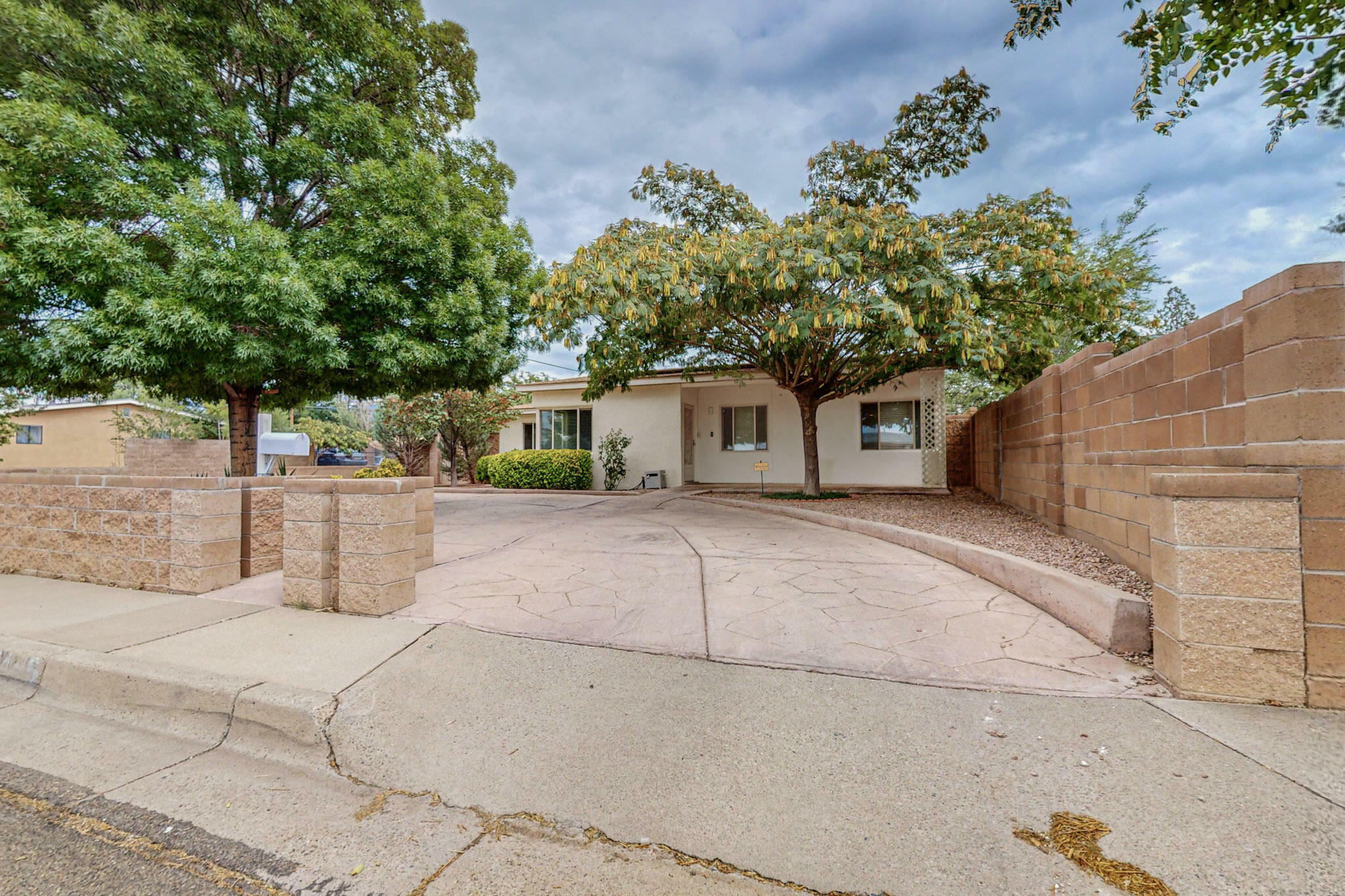 Property Photo:  2446 La Veta Drive  NM 87110 