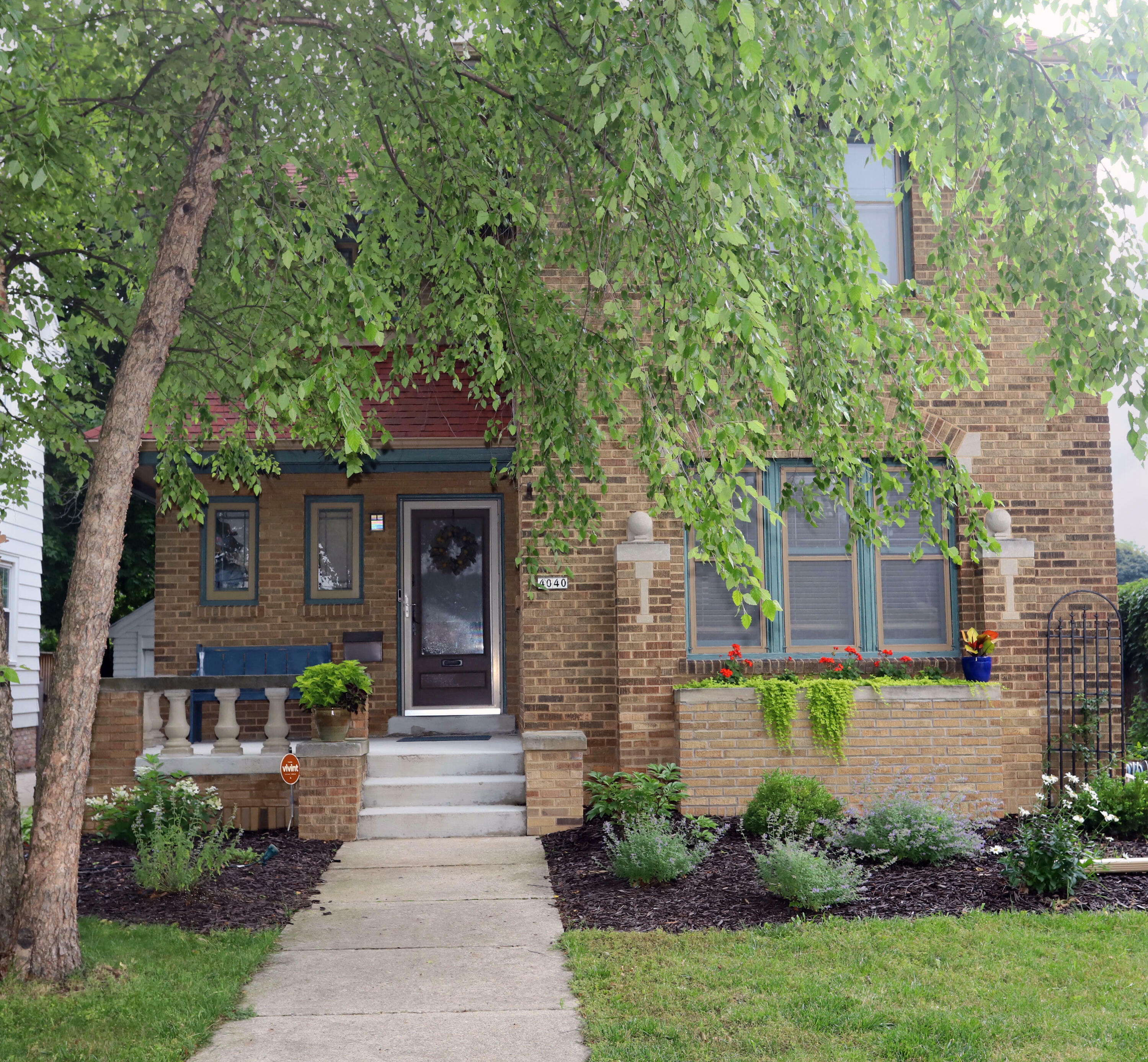 Property Photo:  4040 N Maryland Ave  WI 53211 