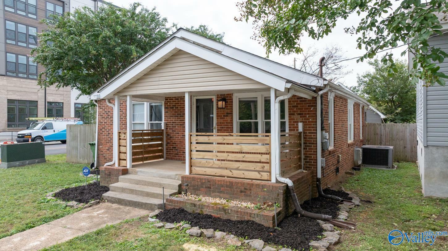 Property Photo:  220 Ward Avenue NE  AL 35801 