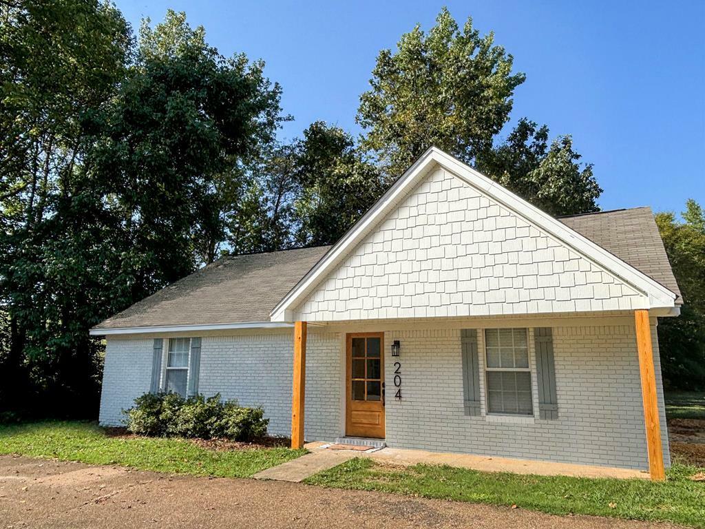 Property Photo:  204 Leigh Loop  MS 38655 