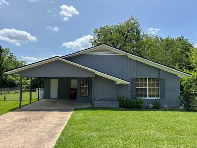 Property Photo: 100 Lynn Lane TX 75457