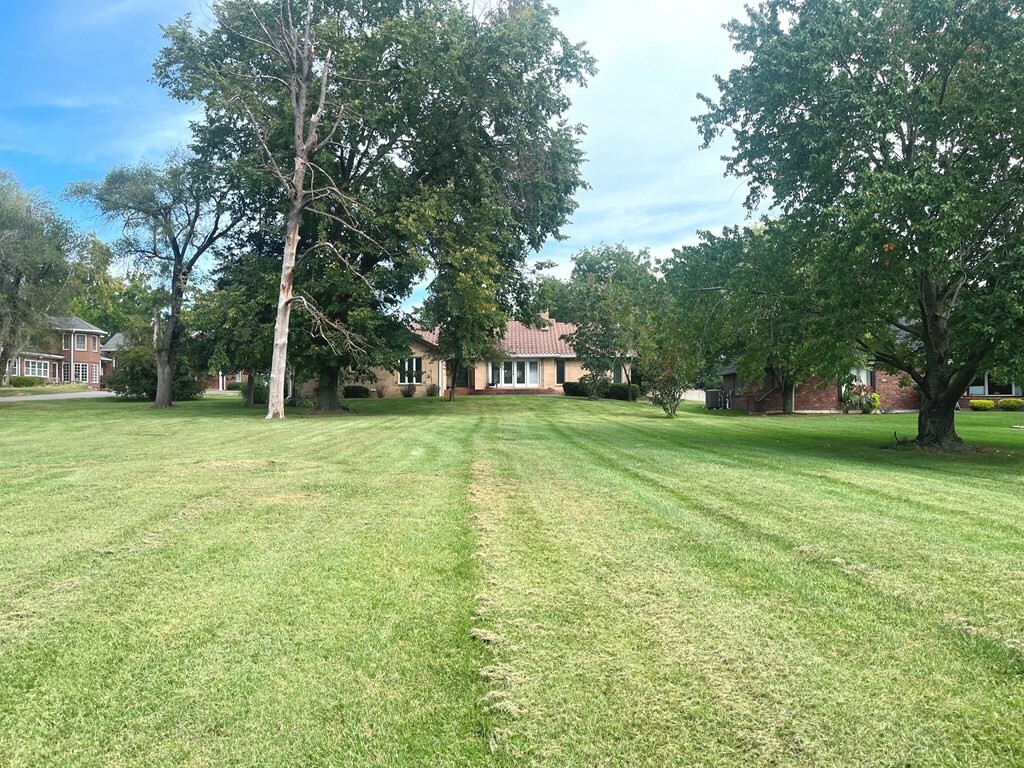 Property Photo:  1125 Fairway Drive  MO 64601 