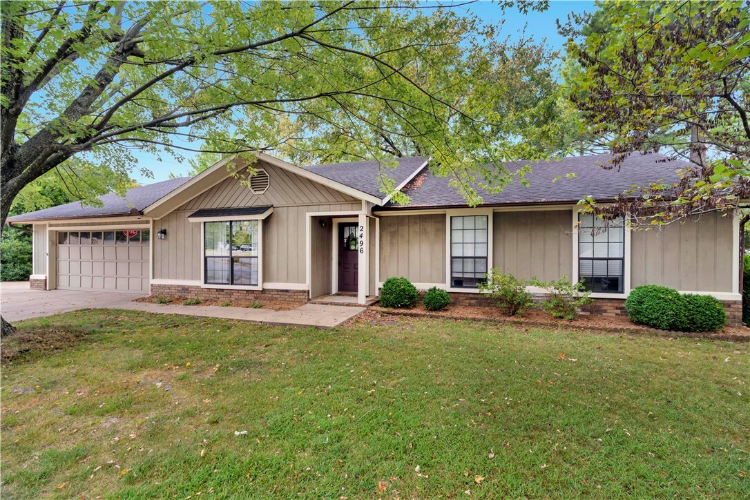 Property Photo:  2496 N East Oaks Drive  AR 72703 