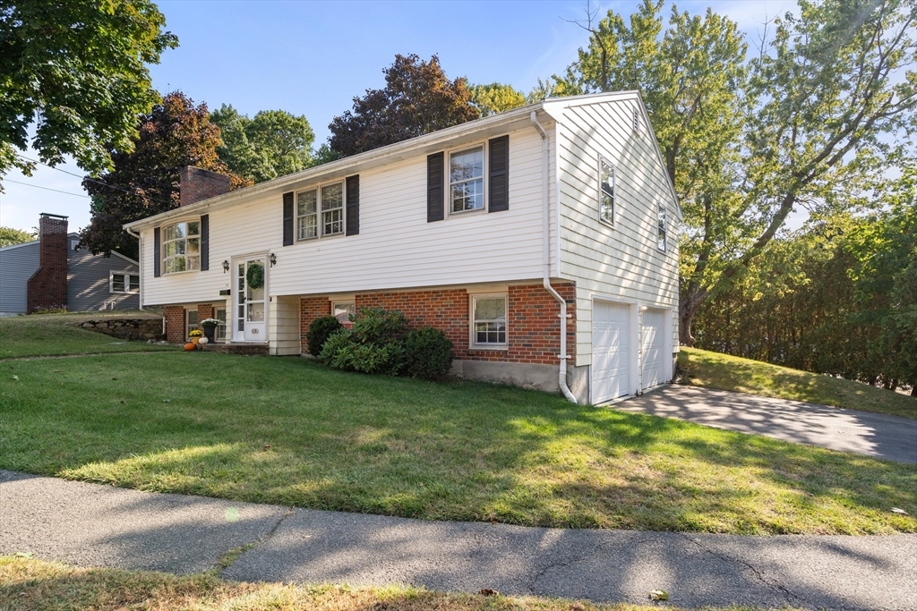 Property Photo:  32 Oak Ridge Cir  MA 01904 