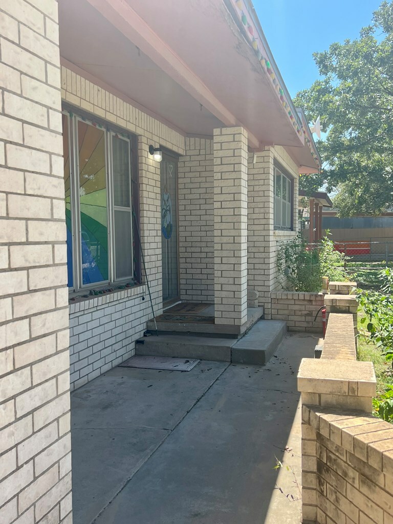 Property Photo:  904 N Plaza  TX 75932 