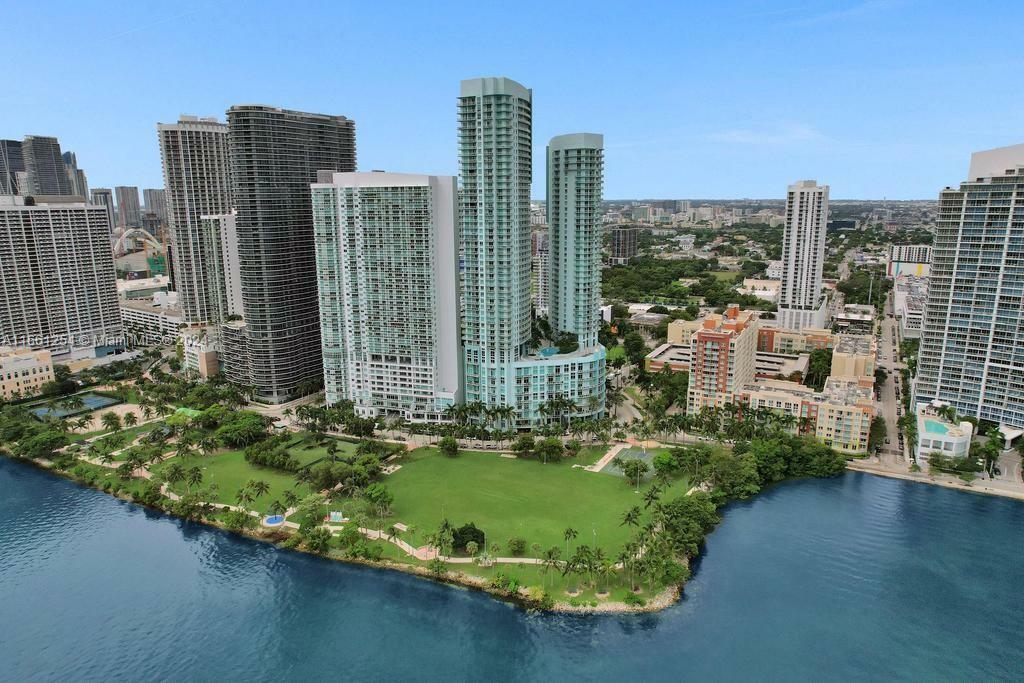 Property Photo:  1900 N Bayshore Dr 2509  FL 33132 