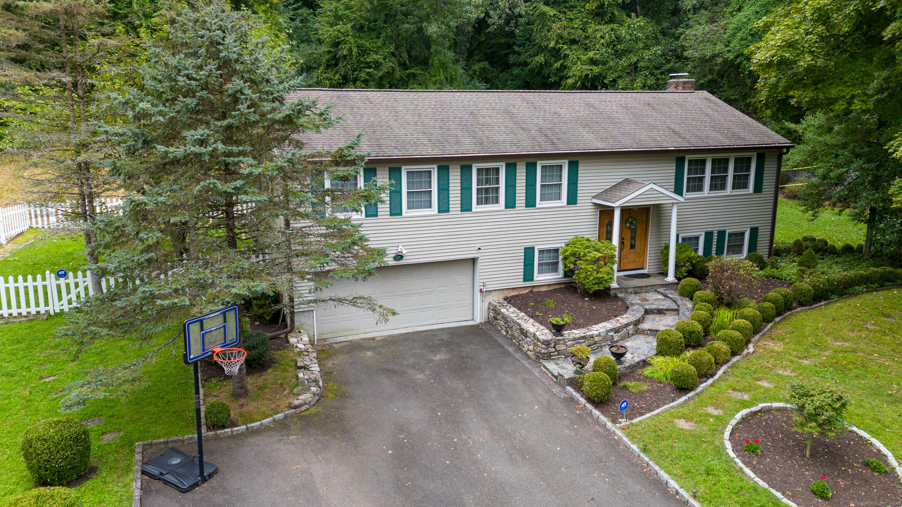 Property Photo:  107 Simpaug Turnpike  CT 06896 