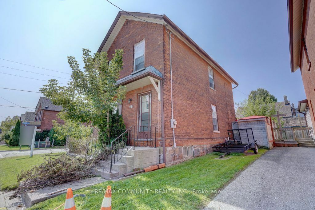 Property Photo:  182 Albert St  ON L1H 4R2 