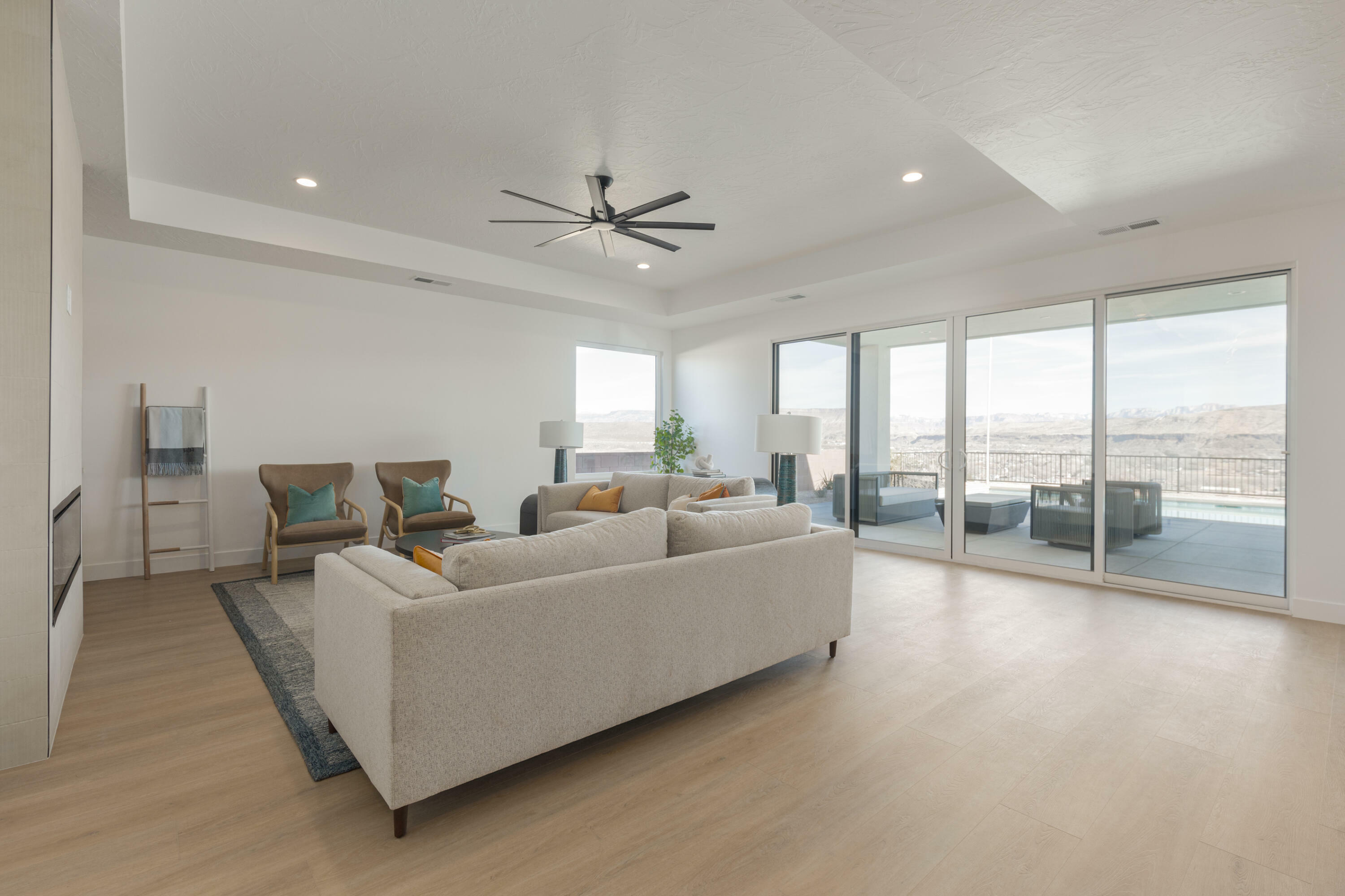 Property Photo: 627 S 1800 W UT 84737