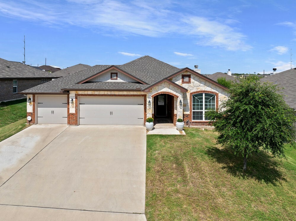 Property Photo:  722 Kendra Drive  TX 76502 