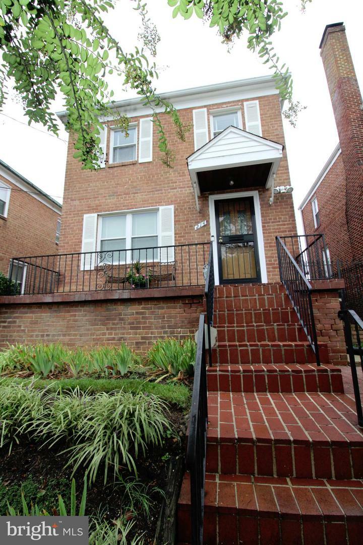 Property Photo:  214 Oneida Street NE  DC 20011 