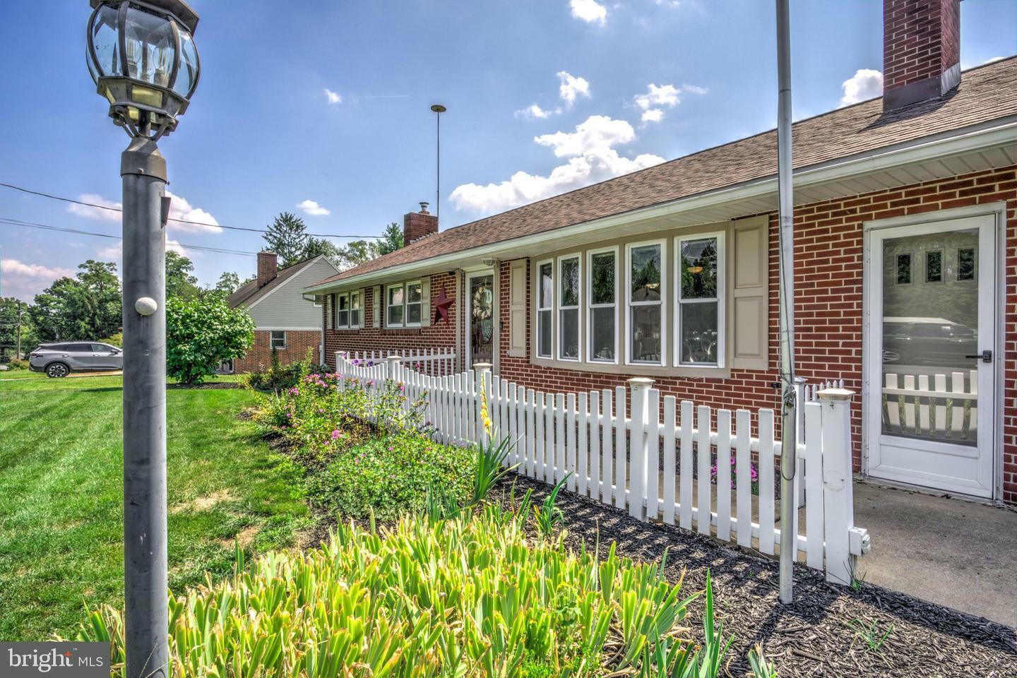 Property Photo:  128 Mayfield Drive  PA 17543 