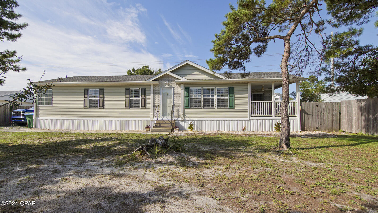 Property Photo:  2030 Twin Oaks Drive  FL 32408 