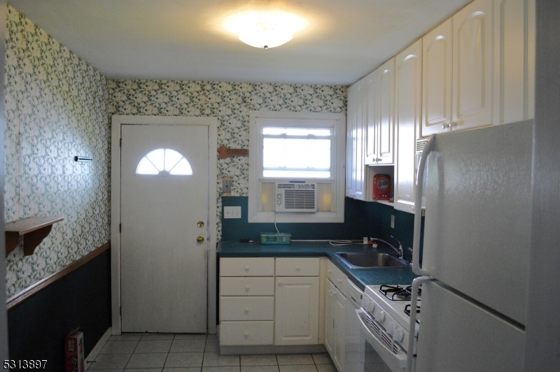 Property Photo:  21 Stirling Rd  NJ 07054 