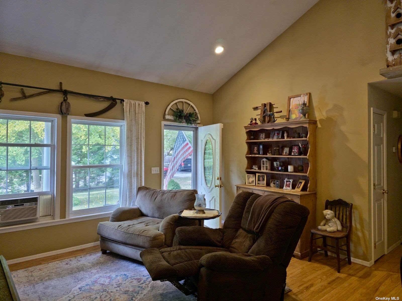 Property Photo:  18 Hawthorne Road  NY 11951 