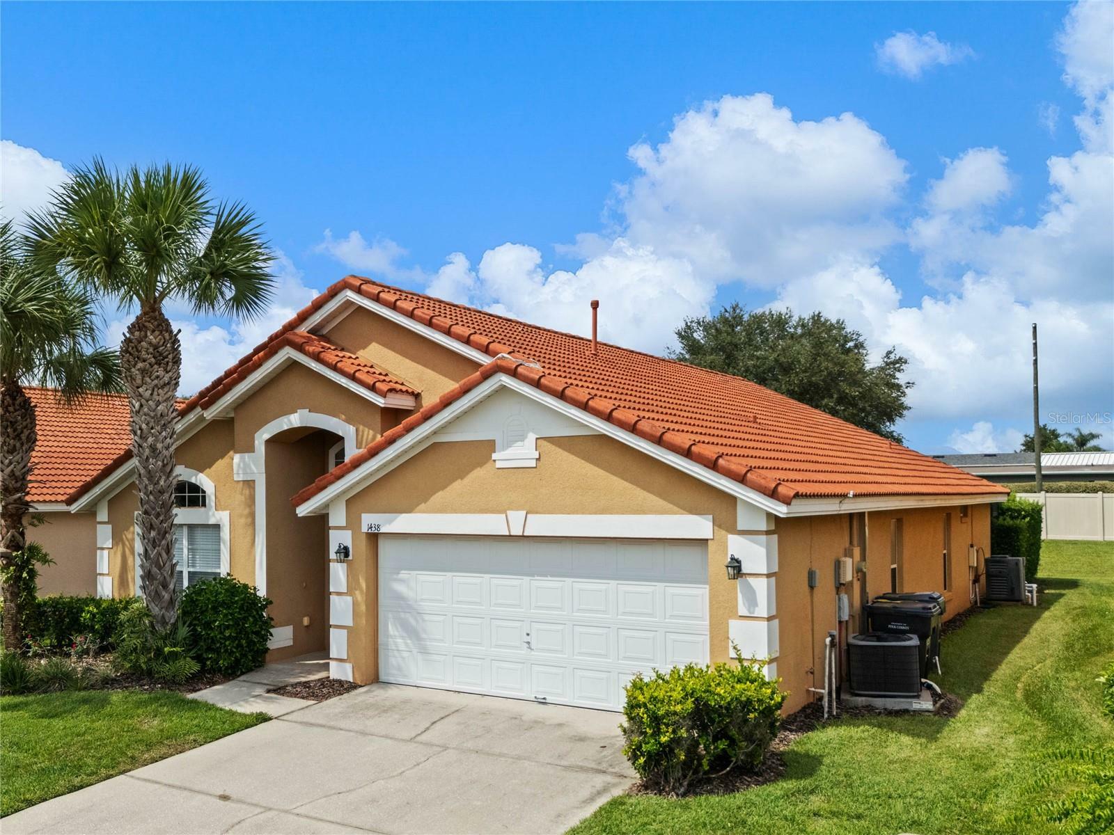 Property Photo:  1438 Solana Circle  FL 33897 