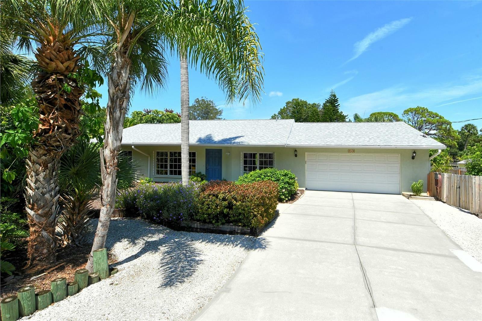 Property Photo:  212 Avenida De Bahia  FL 34275 