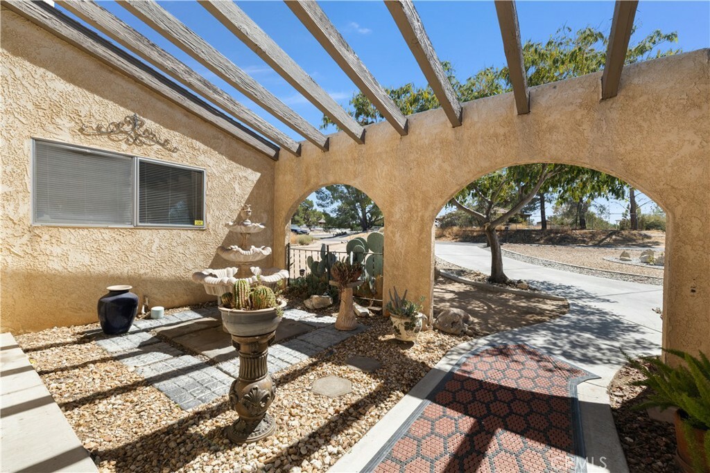 Property Photo:  18306 Winnetka Road  CA 92307 