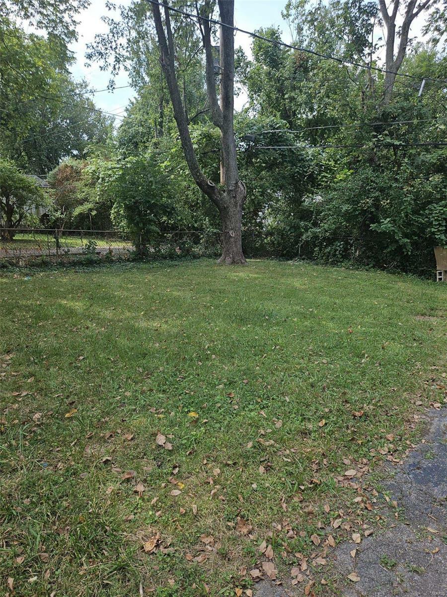 Property Photo:  305 Newell Dr  MO 63135 