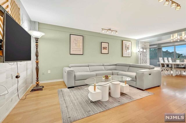 Property Photo:  90 Prospect Avenue 6A  NJ 07601 