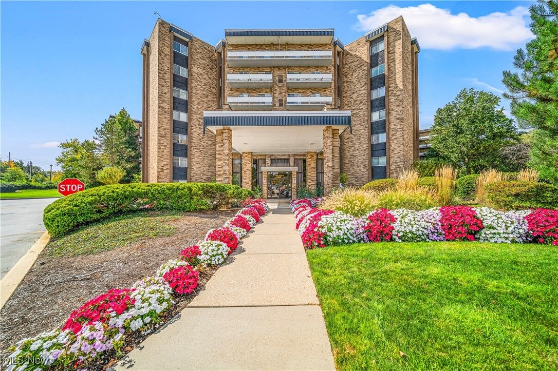 Property Photo:  2202 Acacia Park Drive 2418  OH 44124 