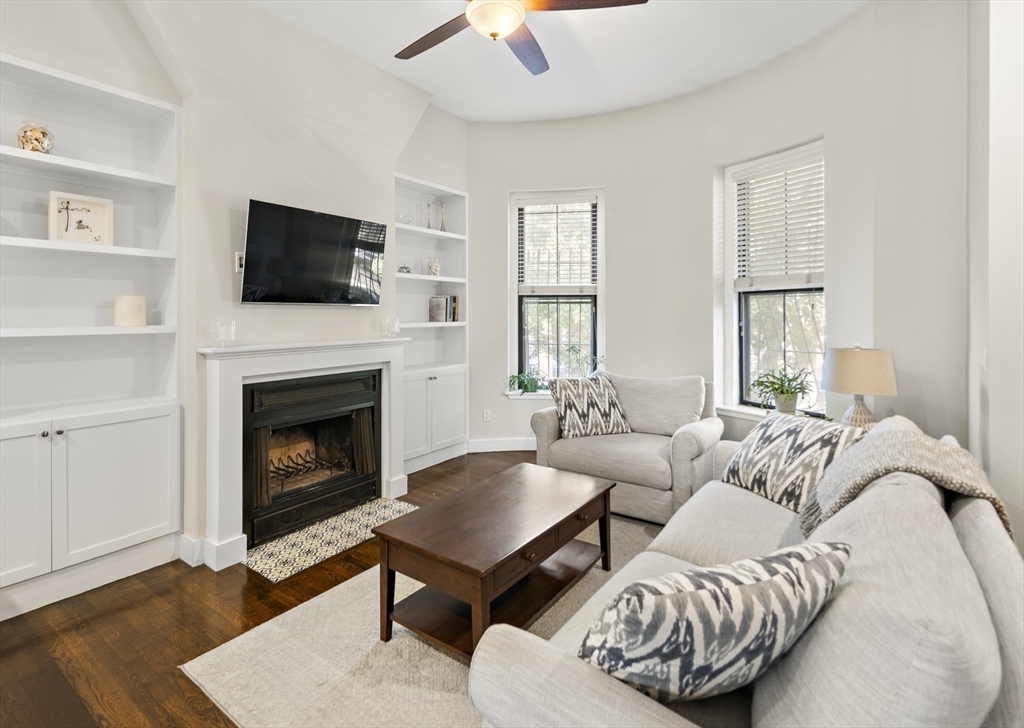 Property Photo:  14 Concord Square 2  MA 02118 