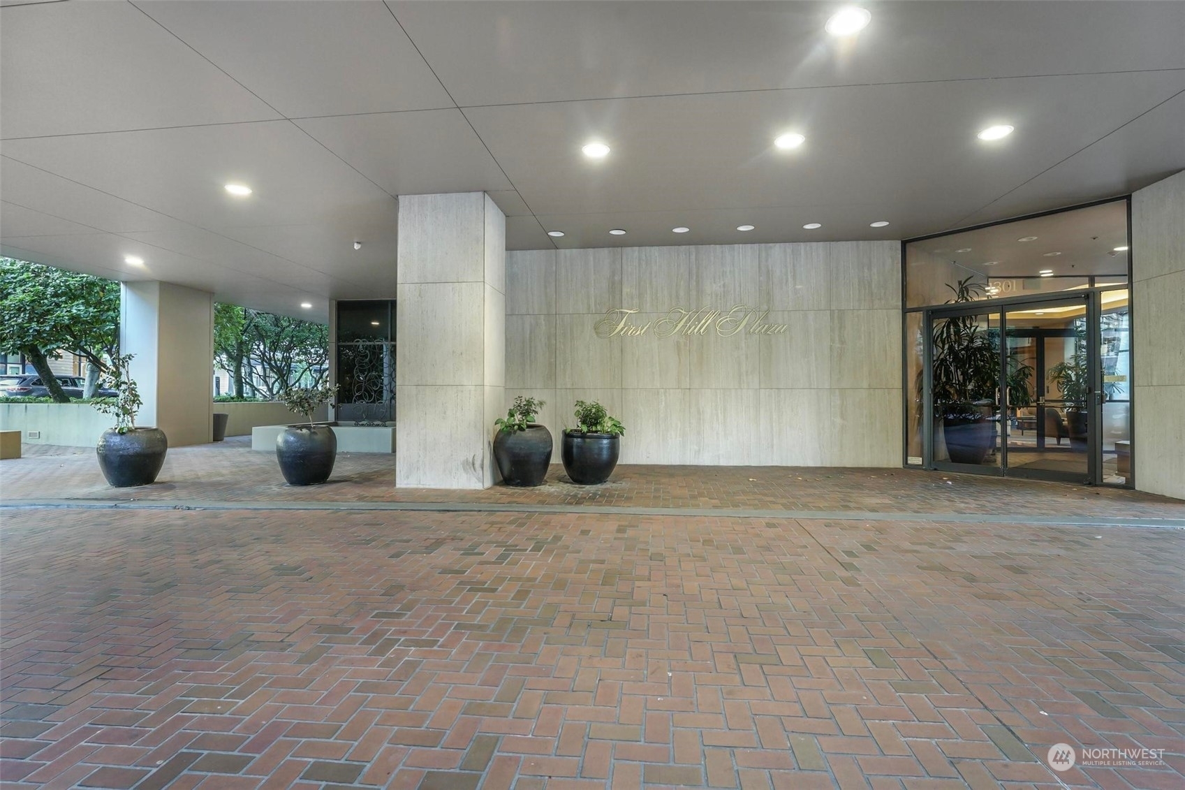 Property Photo:  1301 Spring Street 11A  WA 98104 