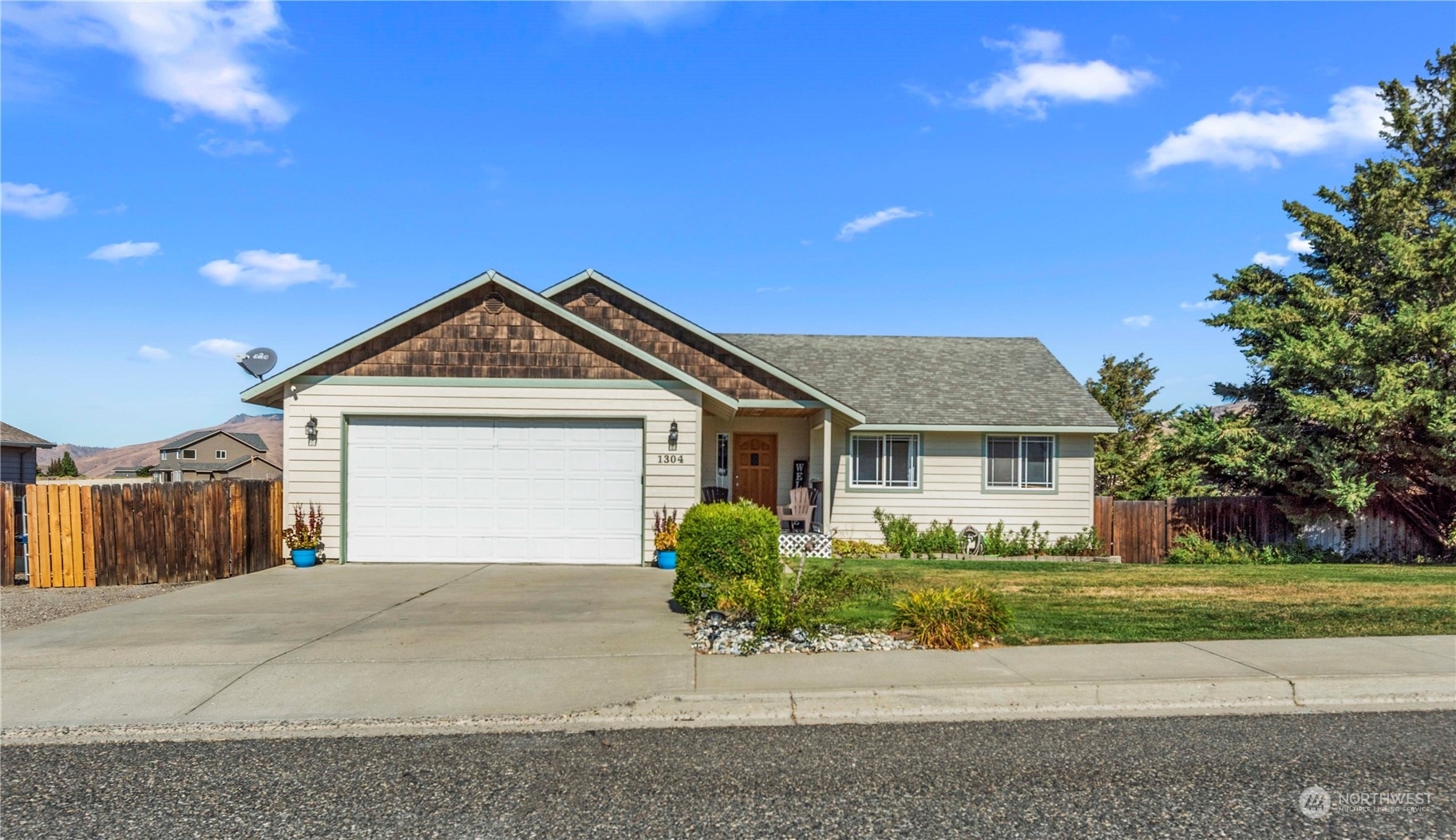 Property Photo:  1304 Wheatridge Drive  WA 98802 