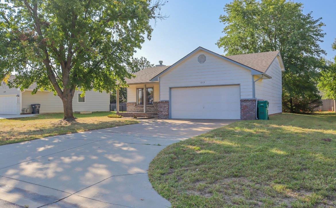 Property Photo:  1313 E Dirck St  KS 67060 