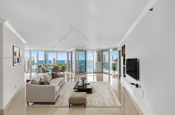 Property Photo:  3370 Hidden Bay Dr 2708  FL 33180 