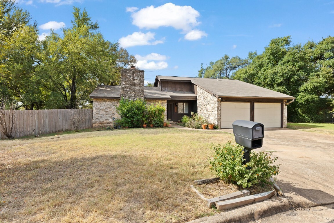 Property Photo:  12601 Beaconsdale Circle  TX 78727 