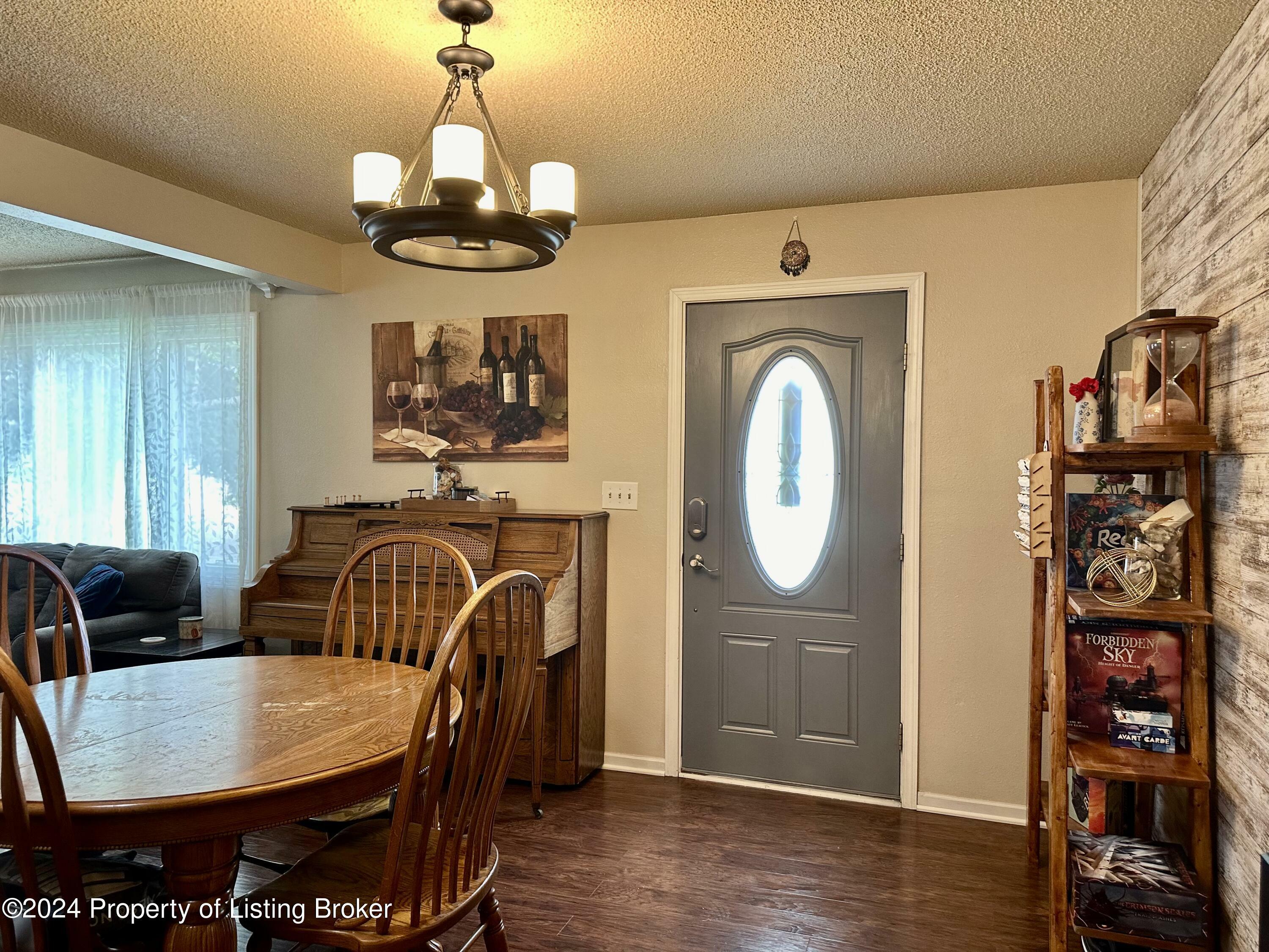 Property Photo:  981 1st Avenue W  ND 58601 