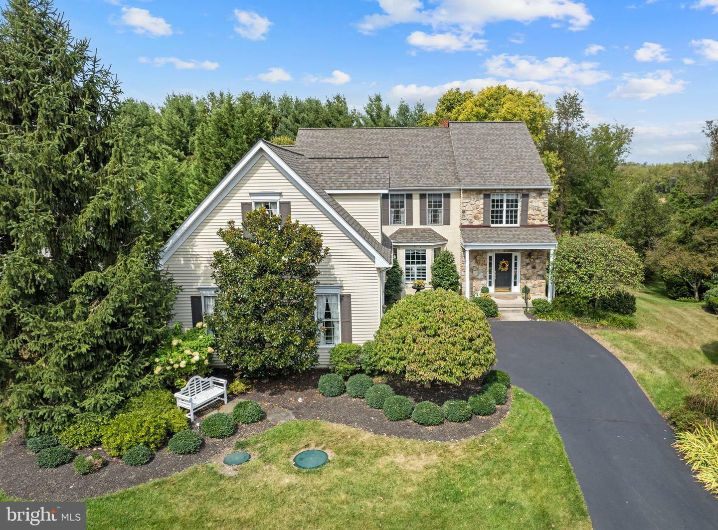 Property Photo:  18 Lenape Drive  PA 18938 