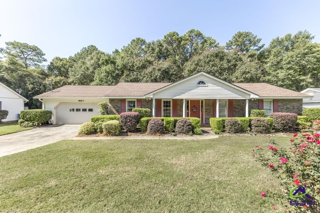 Property Photo:  1013 N Davis Drive  GA 31069 