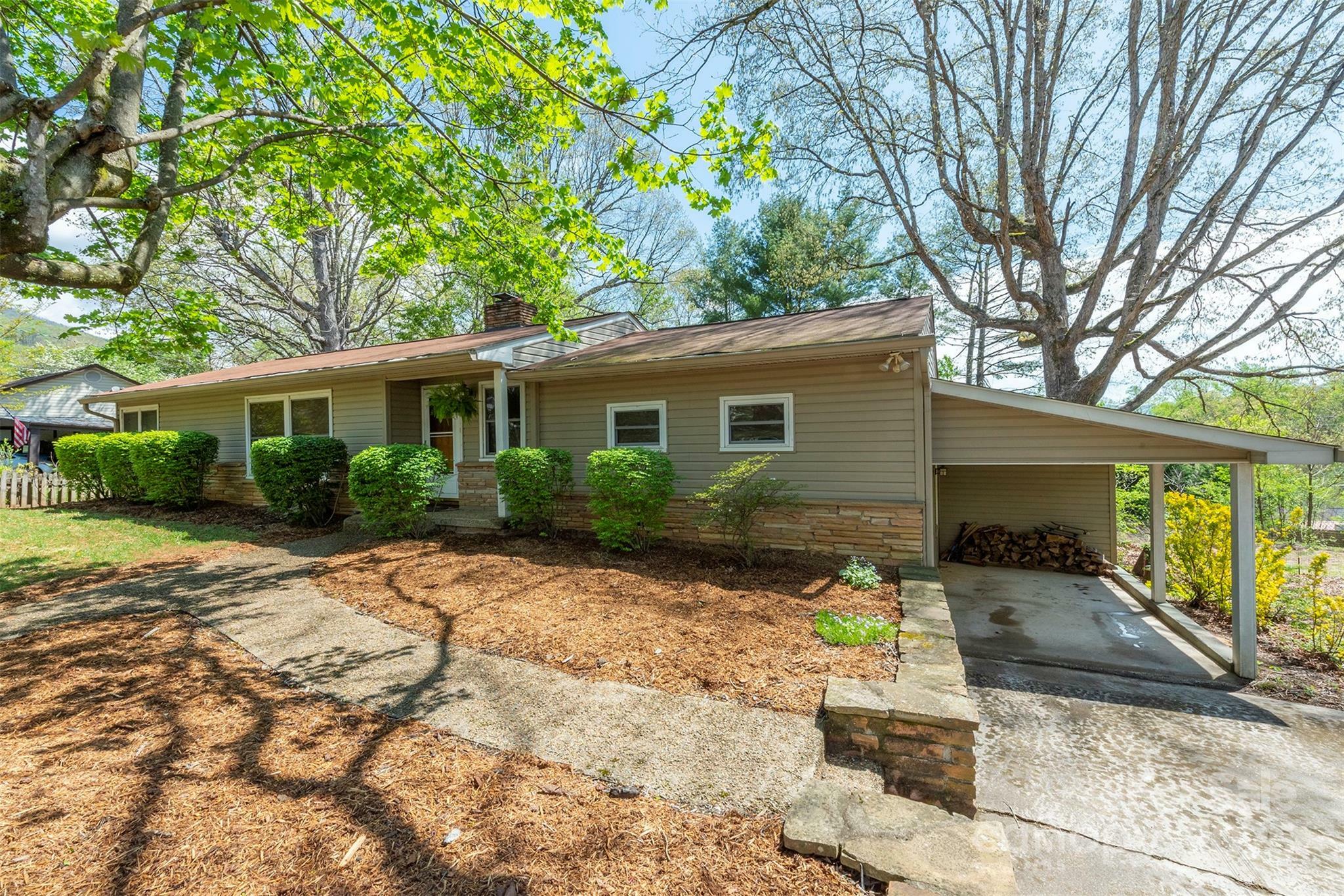 Property Photo:  316 Wilson Avenue  NC 28778 