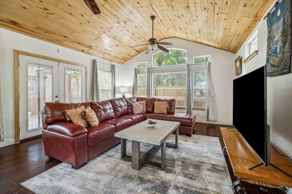 Property Photo: 4 Redberry Court TX 77381
