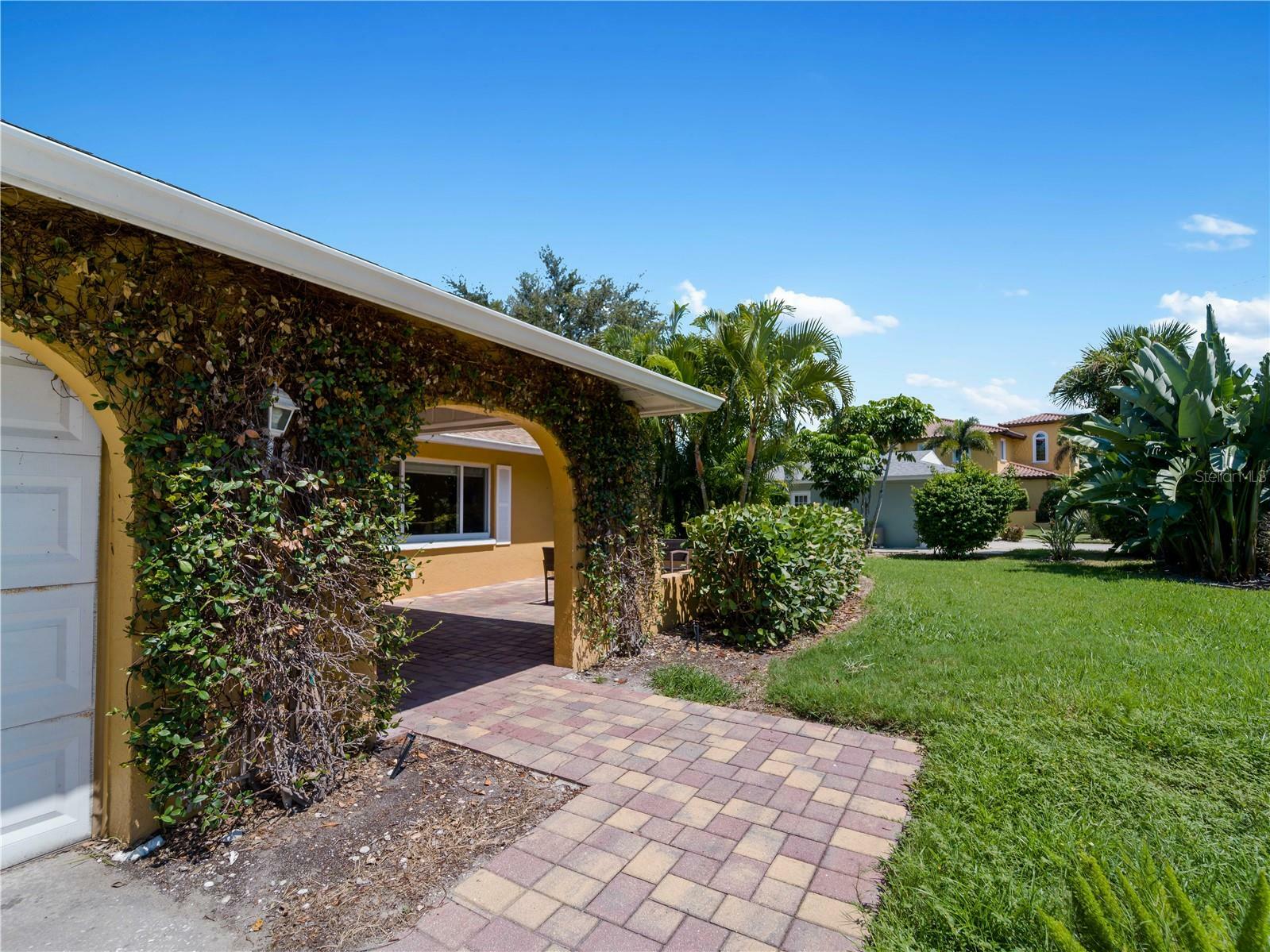 Property Photo:  424 Baycrest Drive  FL 34285 