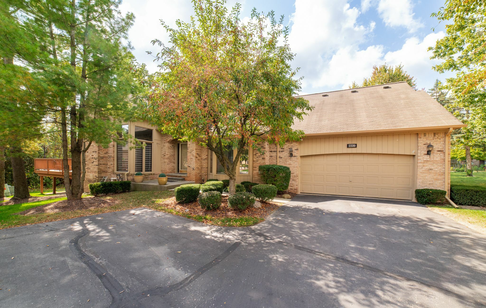 Property Photo:  2220 Juniper Court  MI 48316 1049 