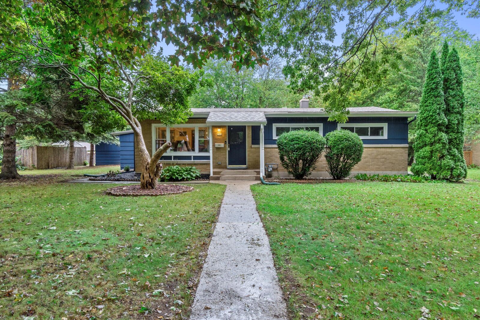 Property Photo:  5764 N Milwaukee River Pkwy  WI 53209 