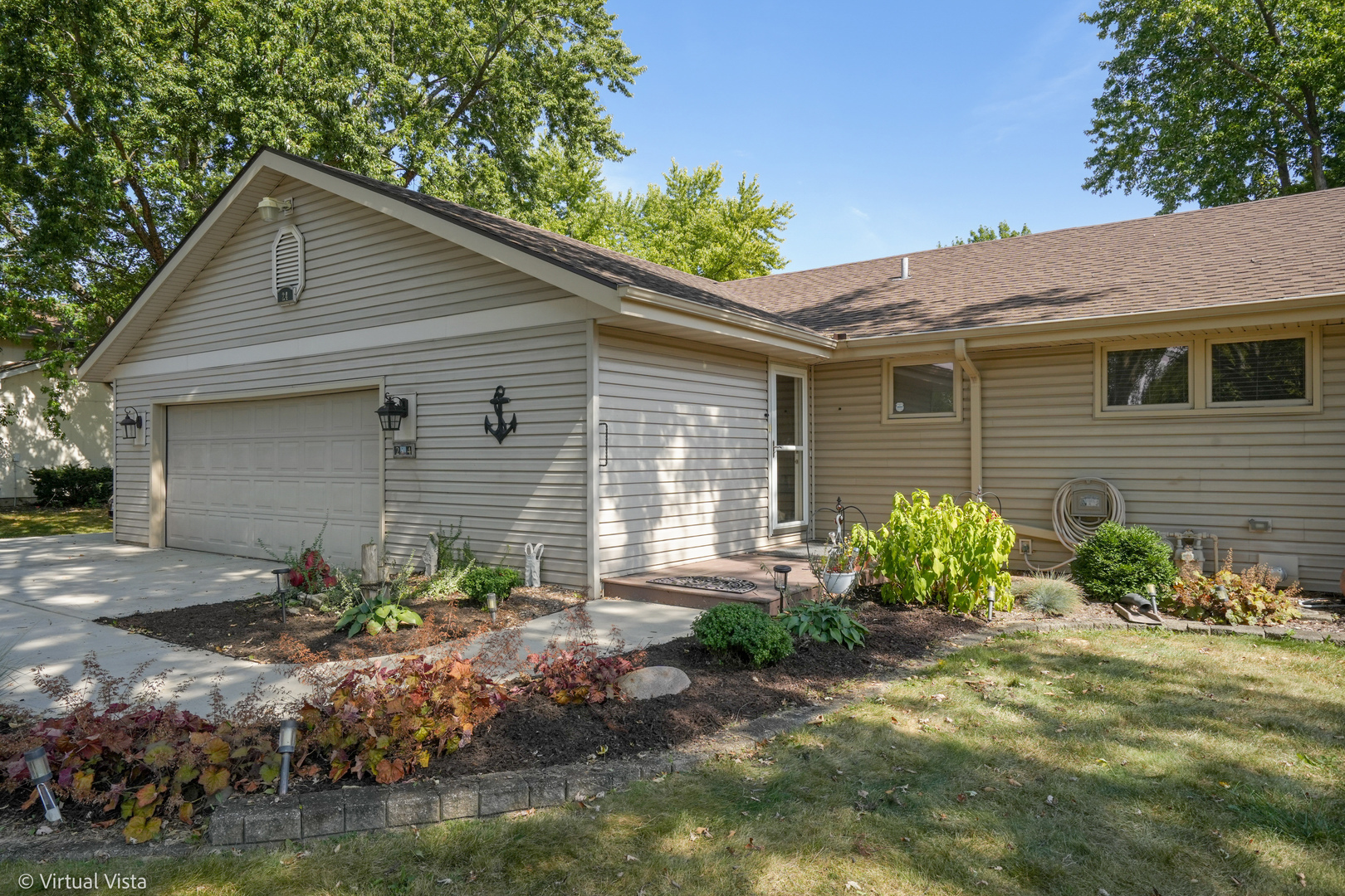 Property Photo:  24 Marina Drive  IL 60543 