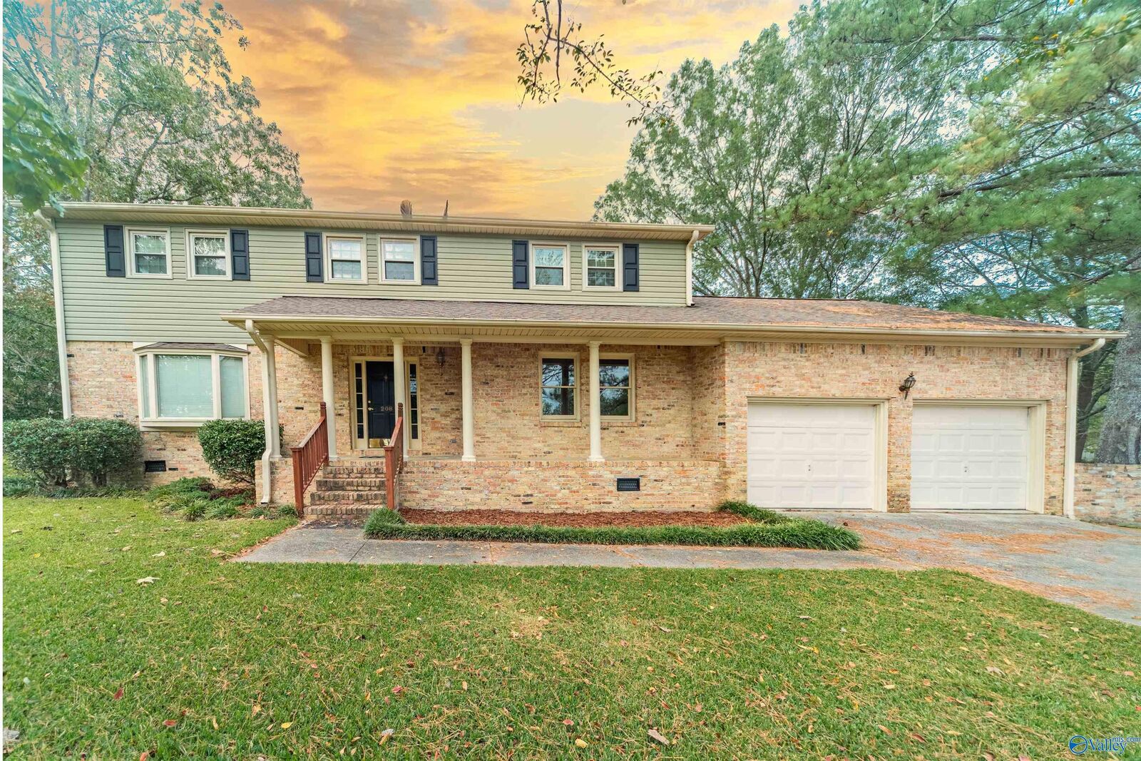 Property Photo:  208 Wellington Place  AL 35906 