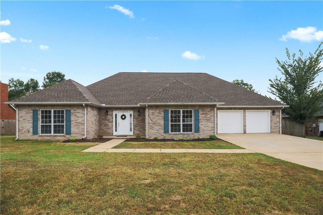 Property Photo:  1003 Raintree Court  AR 72761 