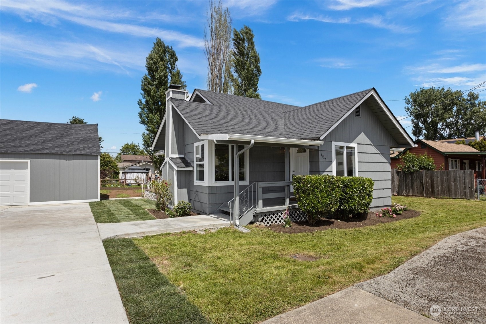 Property Photo:  407 Warde Street  WA 98001 