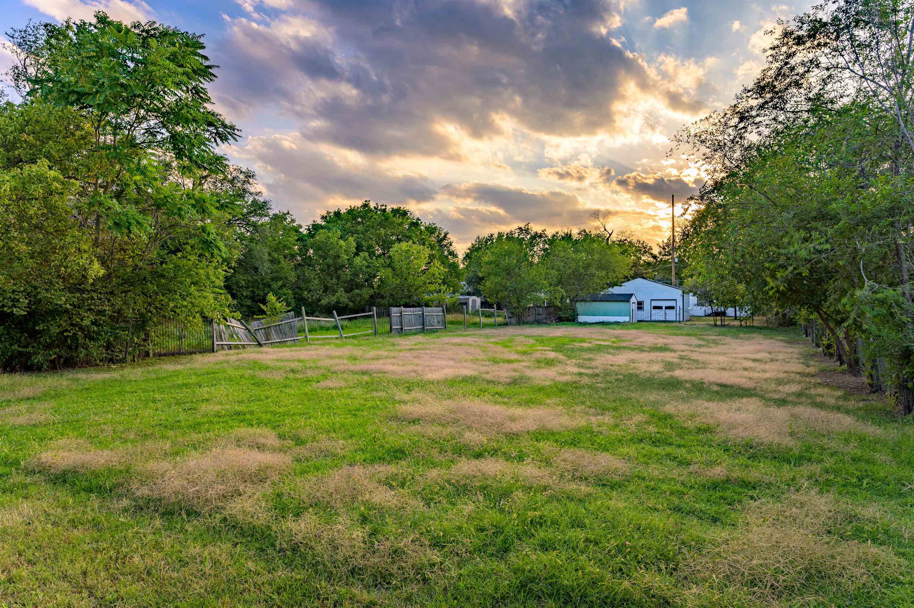 Property Photo:  1026 N Saint Paul St  KS 67203-4764 