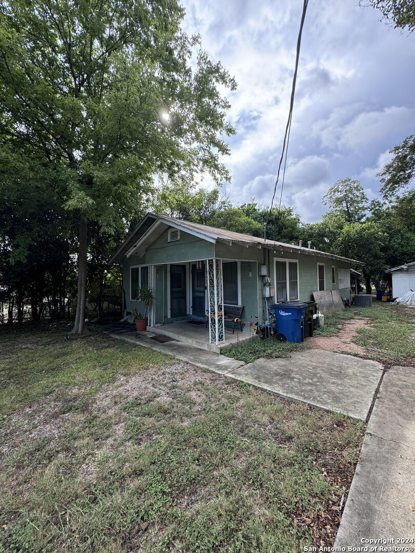 Property Photo:  1440 W Mill  TX 78130 