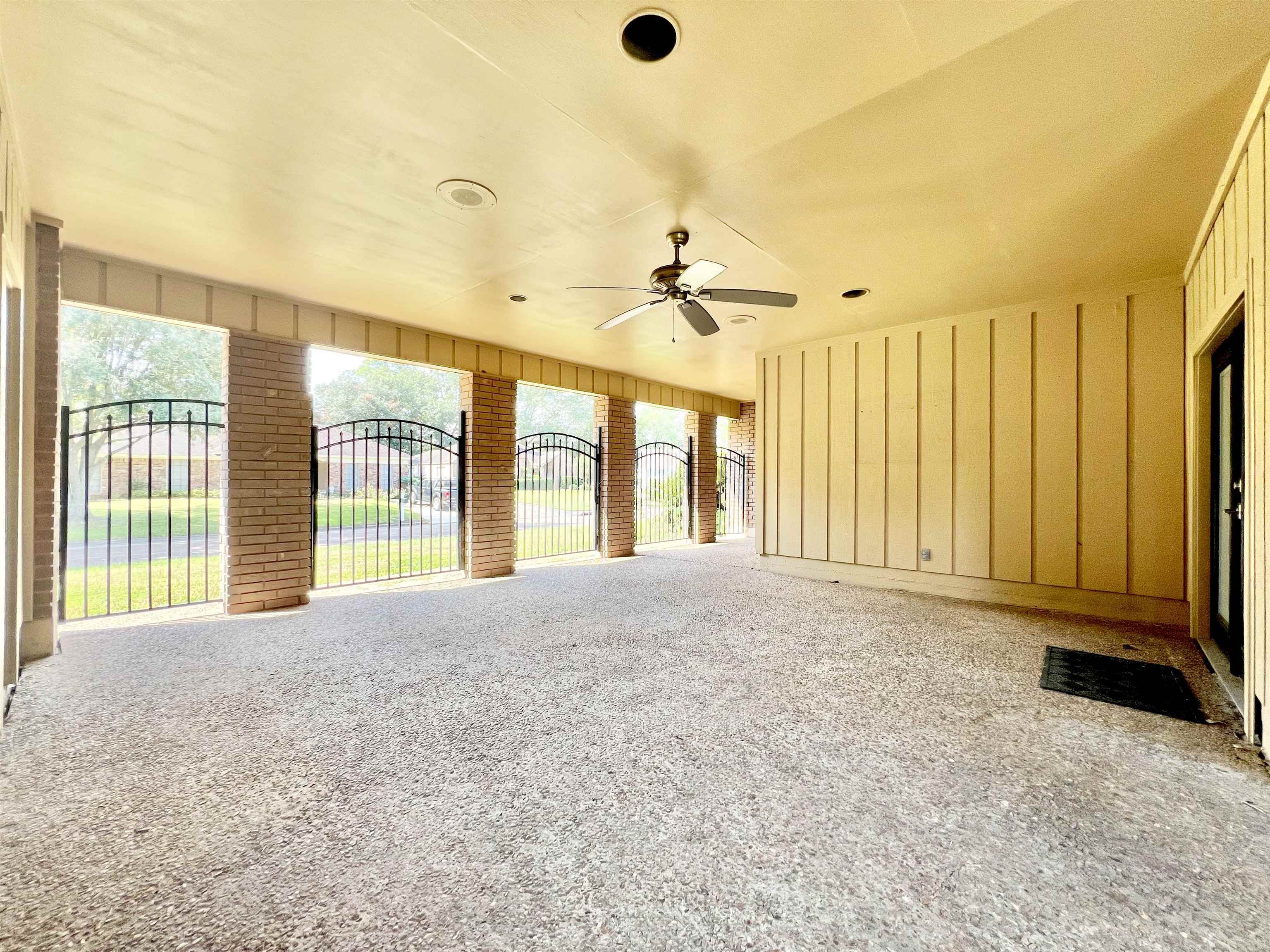 Property Photo:  820 Stacewood  TX 77706 